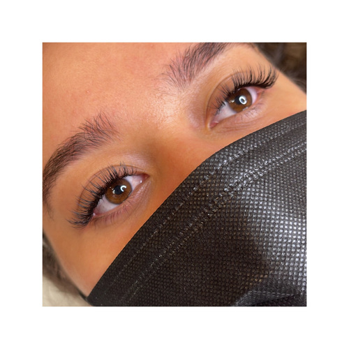 Classic Full Set 1:1 . One extension is applied to each one of your natural lashes, extending the length and appearance of your eyelashes.