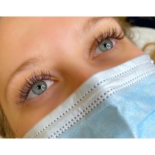 Classic Full Set 1:1 . One extension is applied to each one of your natural lashes, extending the length and appearance of your eyelashes.