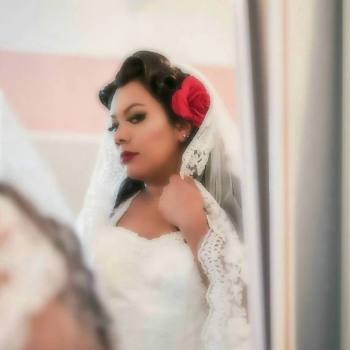 Beautiful vintage inspired bride 🌹 hairstyling & makeup by @nellymua