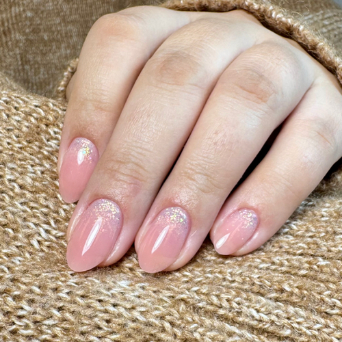 Natural nude color with sparkling cuticle 