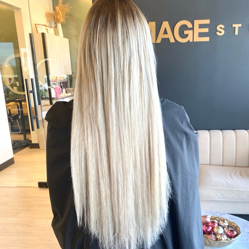 Full head balayage, shadow root. 2 rows of handtied extensions and two packs of I-tip extensions 
