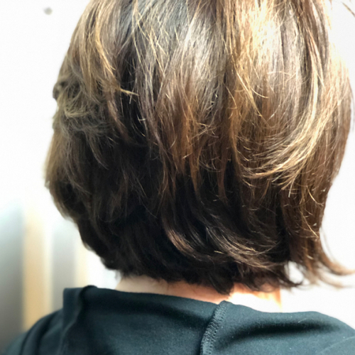 Layered Bob haircut
Color: Brown with highlights 