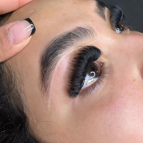 Eyebrow Threading and Volume lashes 