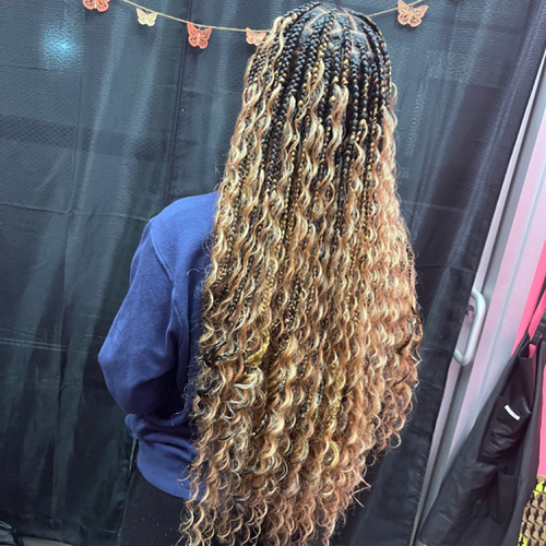 Knotless with human hair curls 

