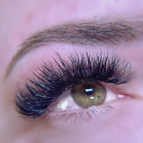 Mega Volume with glitter lashes.
