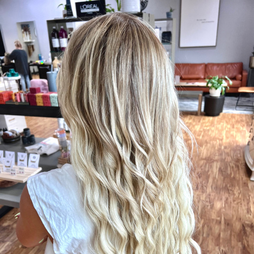 Reverse balayage with 3 rows of Bellami Handtied extension for length. 1 pack of Bellami I-tips to fill in the front. 