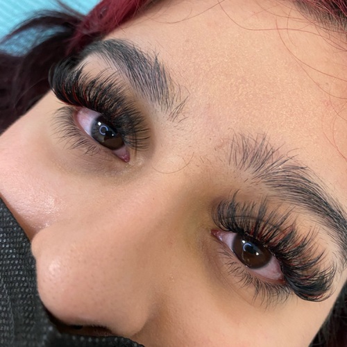 Textured lash set with red highlights