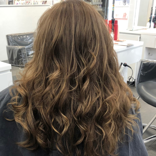 Haircut with subtle Highlights 