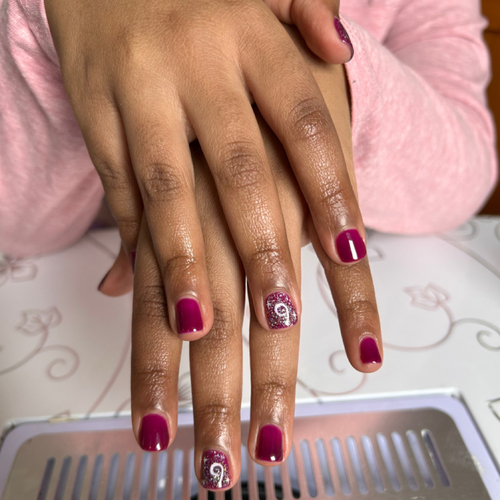 Little gel mani