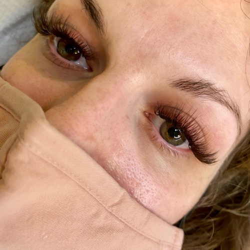 Natural brown lashes