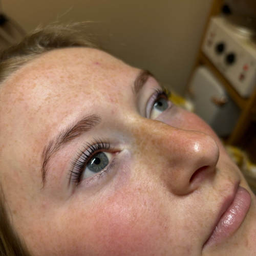 Eyelash technician- Sarah 