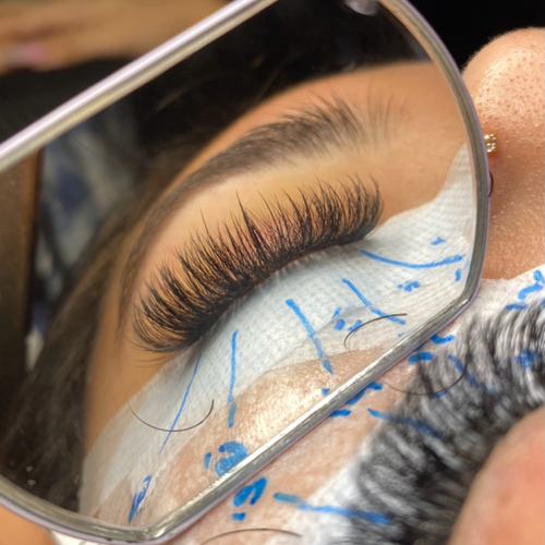 Wispy Hybrid Lash Extensions 