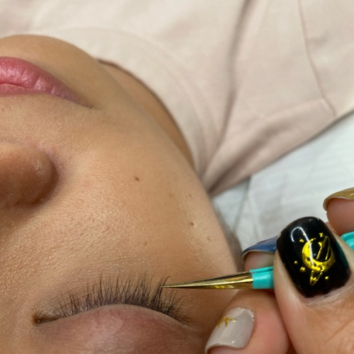 Lash health is so important to me, i will always make sure to measure  your lash for the best thickness and length for your lashes