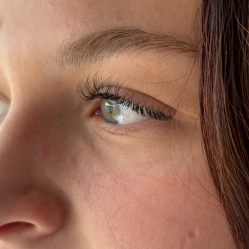Side view Y lash extensions 