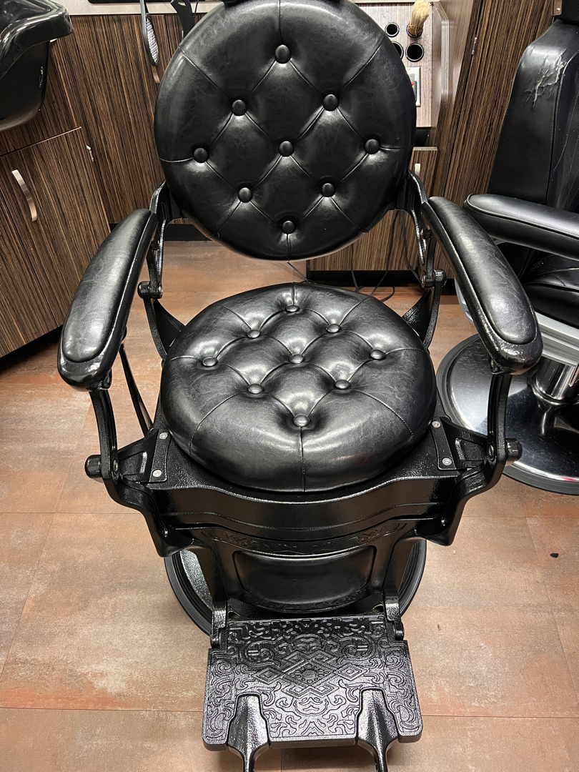 Al's Barber Studio 8