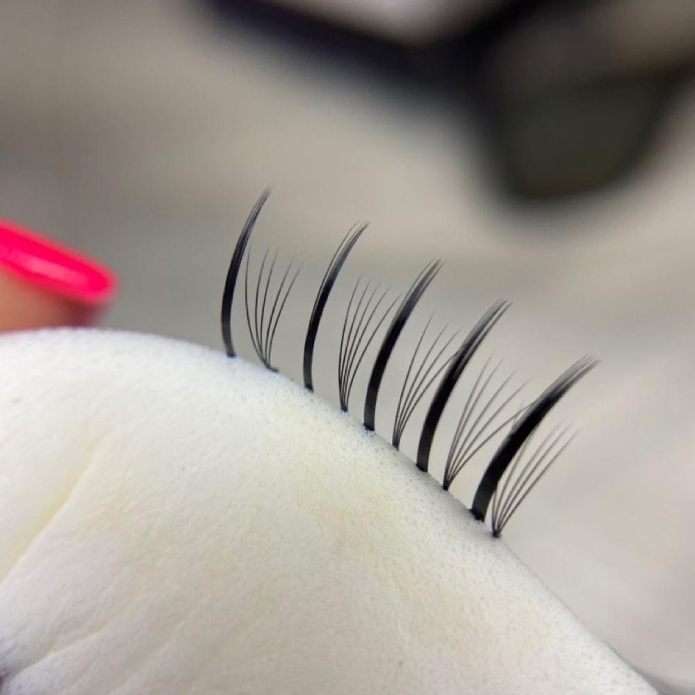 add spikes at UNIQ LASHES in puyallup, WA