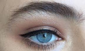 Wedged Eyeliner- Upper Lids