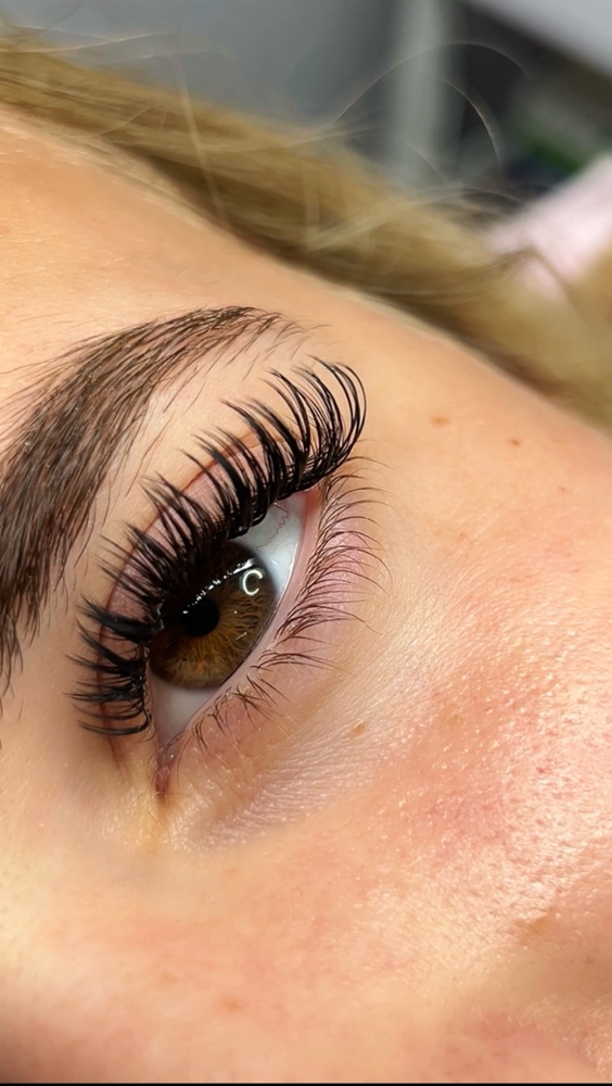 Classic Wet Look Set at Mildred Luxury Lashes in Lynn, MA