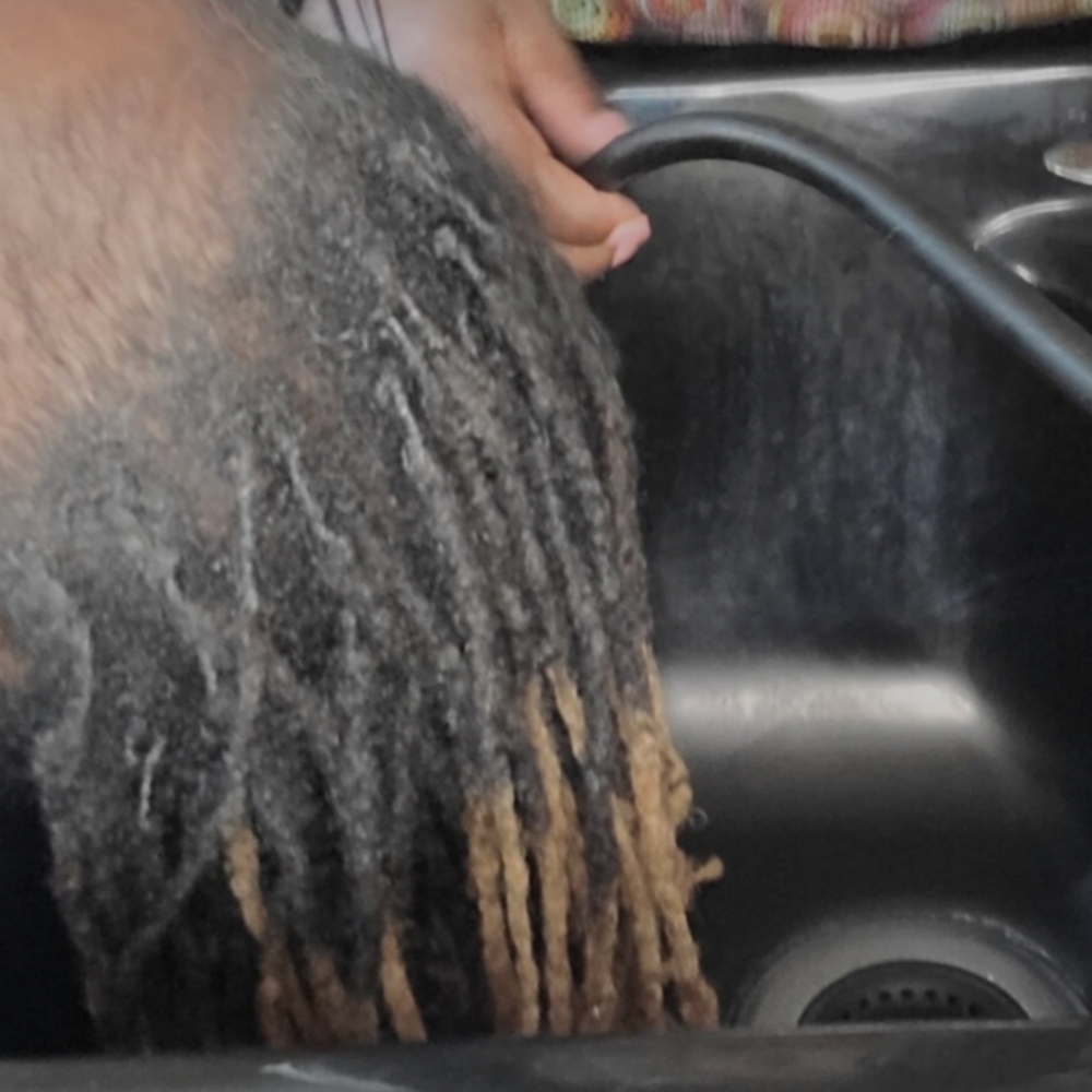 Hair Scalp Detox at De lux beauty bar in New York, NY