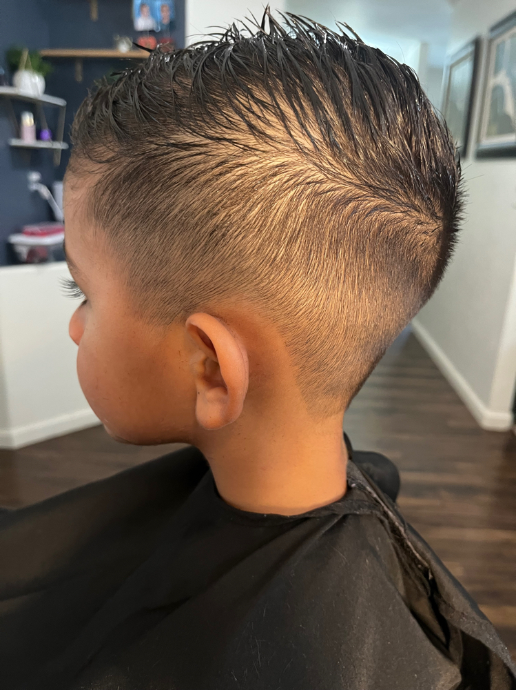Men / Boy’s Haircut