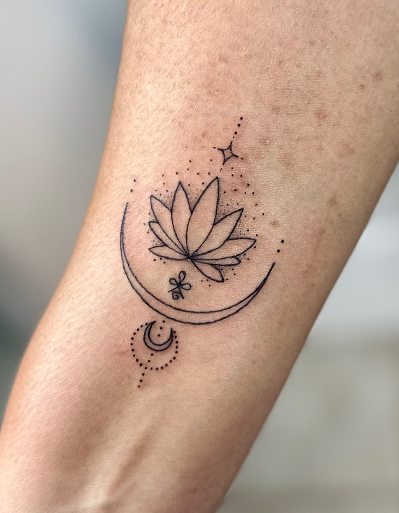 Consultation at Jens Ink Tattoo Studio in Sebring, FL