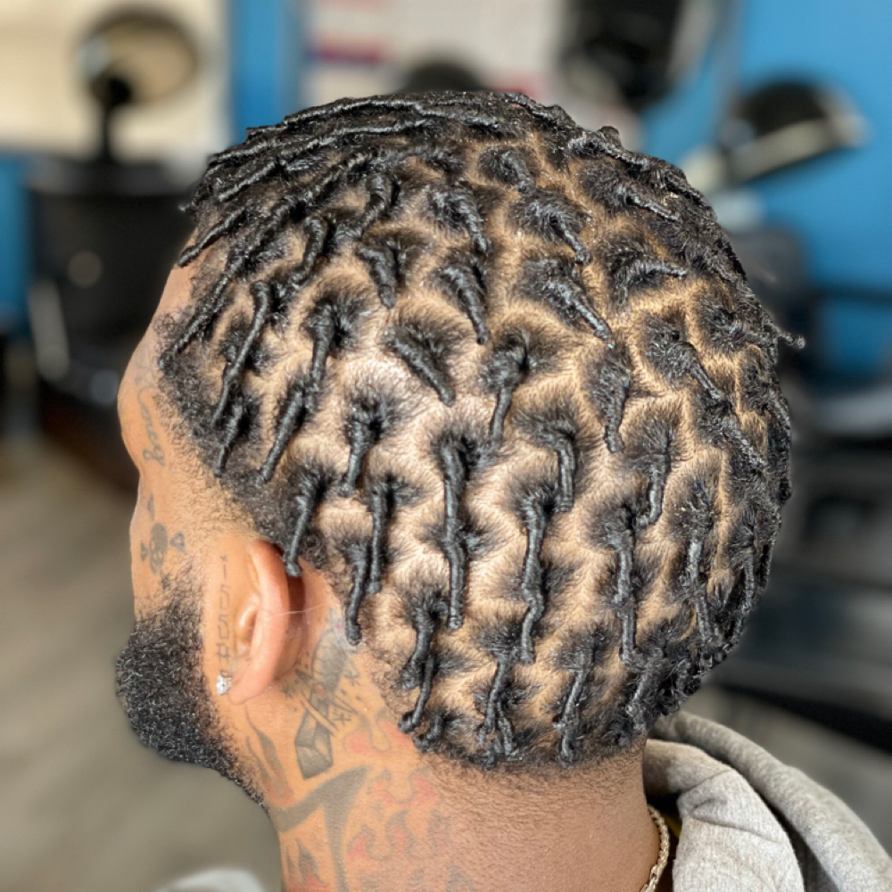 Starter Locs at Trap Headdz in Middletown, OH