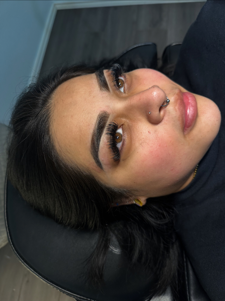 Classic Lashes And Airbrush Brows