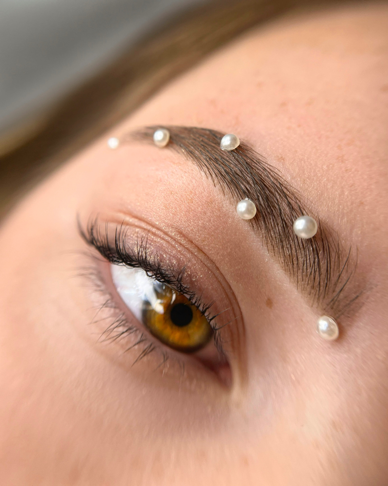 Eyebrow Shaping/Tinting