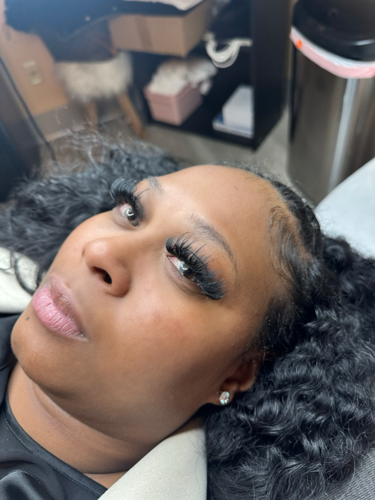 Volume Set at Lash2Luxe in Cordova, TN