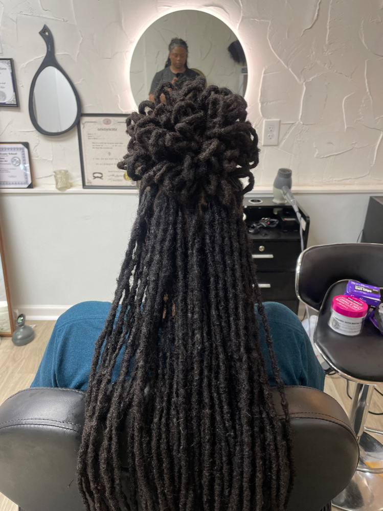 Loc Retwist w/ Style