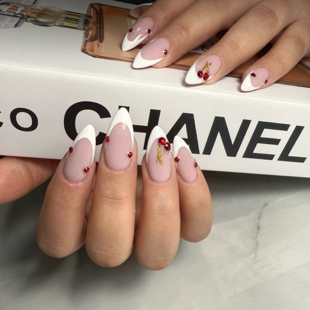 Uñas Medianas/ at Celina Rodríguez in Annapolis, MD