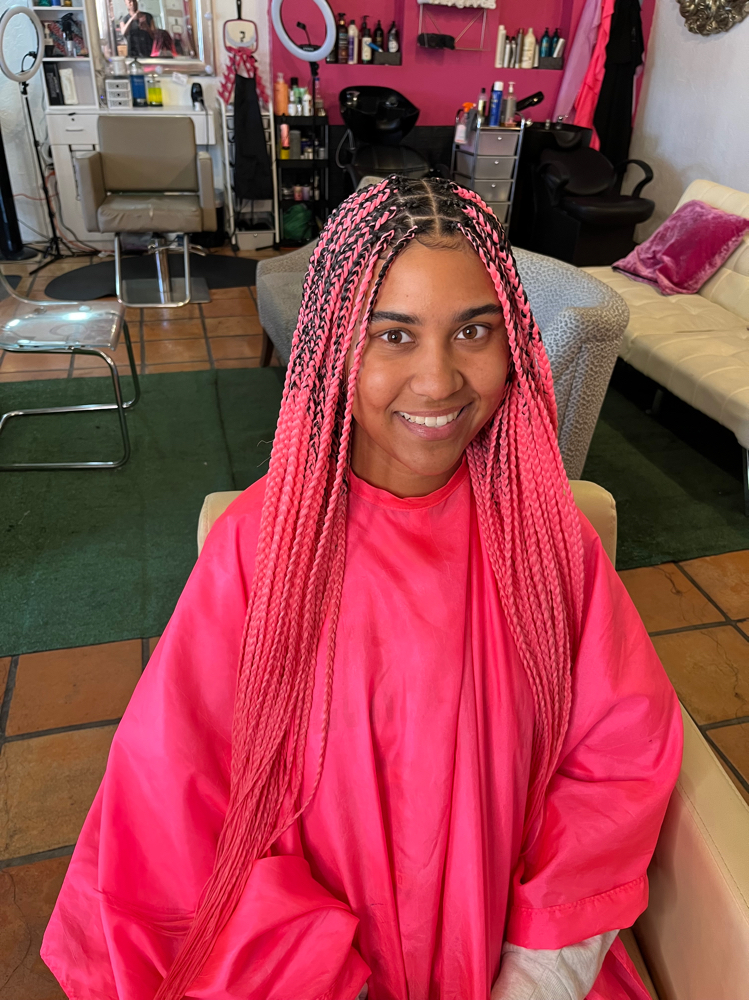 Smedium Knotless at Styles by Candeous in Seattle, WA