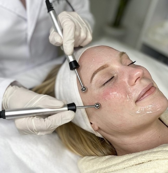 Sculpt & Lift Jawline Treatment