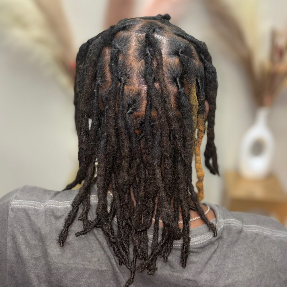 59 locs or less, up to neck length at 𝐀𝐧𝐨𝐢𝐧𝐭𝐞𝐝 𝐋𝐨𝐜𝐬™ 𝐓𝐫𝐢𝐜𝐡𝐨𝐥𝐨𝐠𝐲 𝐒𝐭𝐮𝐝𝐢𝐨𝐬 in Chicago, IL