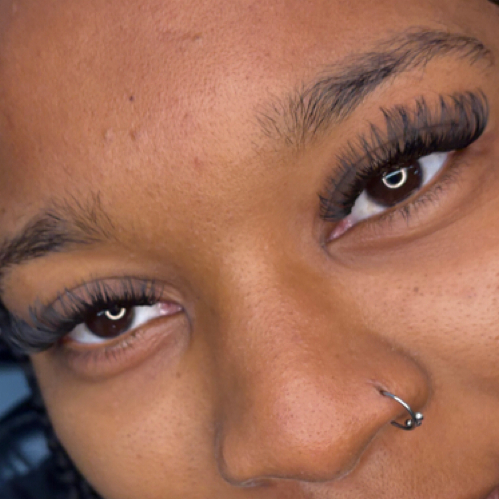 Cluster Lash Set at Glammed By Lexx in Hickory, NC