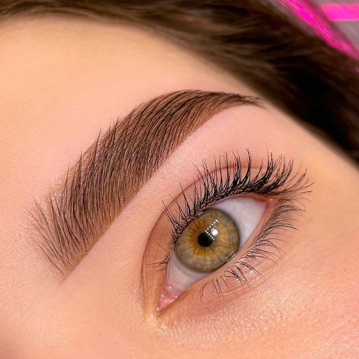 Brow Henna &Tweezing