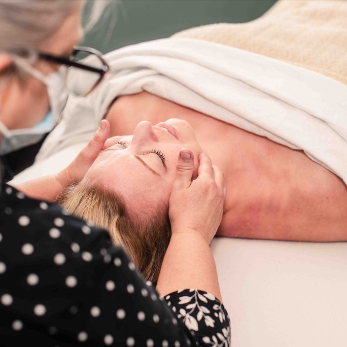 Soothing Face & Scalp Massage