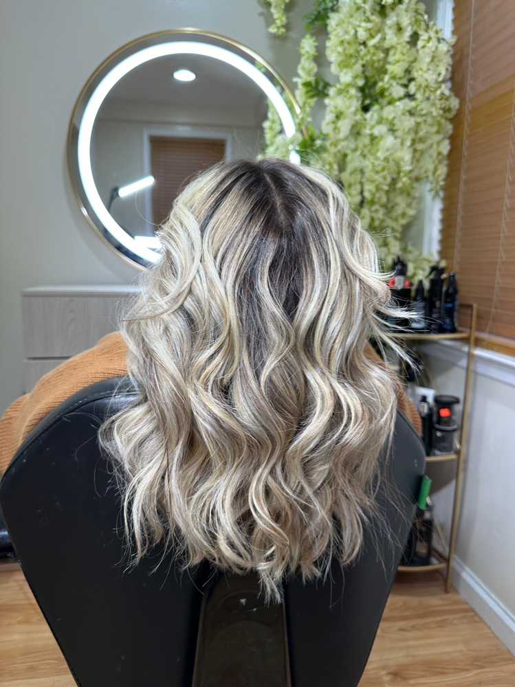 HIGH BLONDE BALAYAGE