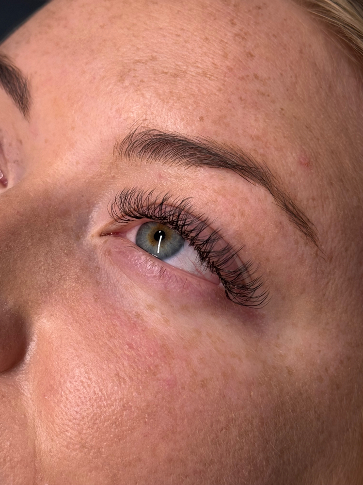 Hybrid Eyelash Extensions