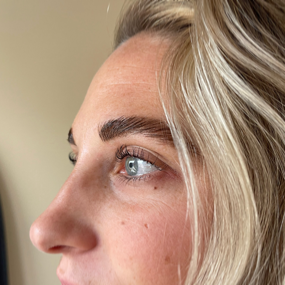 Brow Lamination with Shaping and Tint