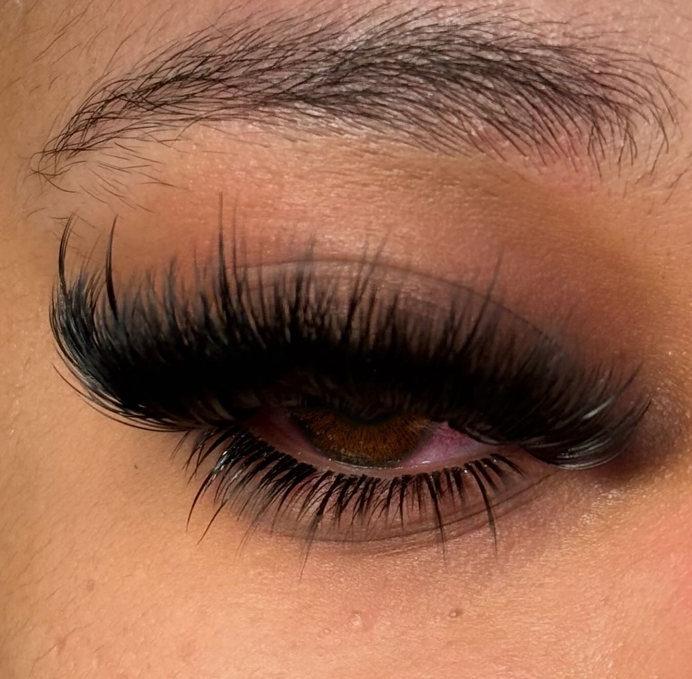Mega Volume Lash Extensions