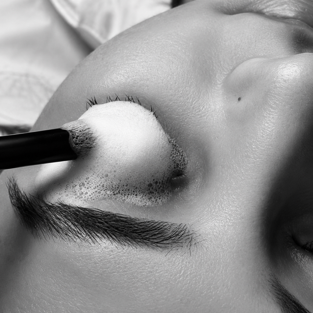 Lash Removal & Bath at Radiant Beauté in The Woodlands, TX