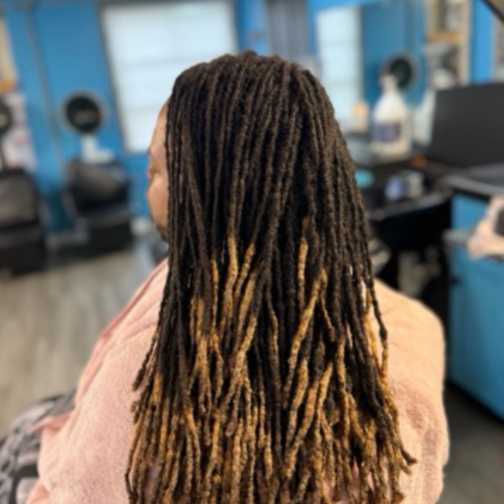Interlocking retwist locs at midbac at Trap Headdz in Middletown, OH