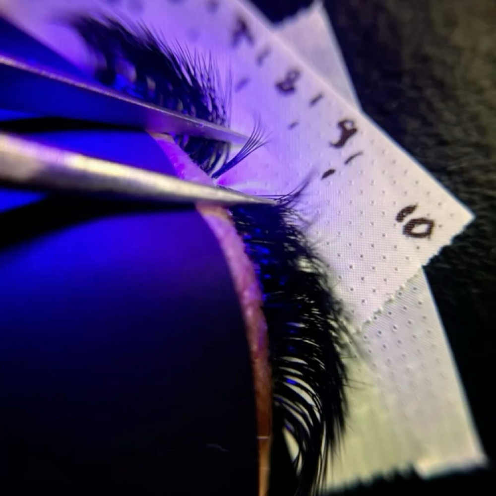 UV lashes Full Set at CRbeauty in Huxley, IA