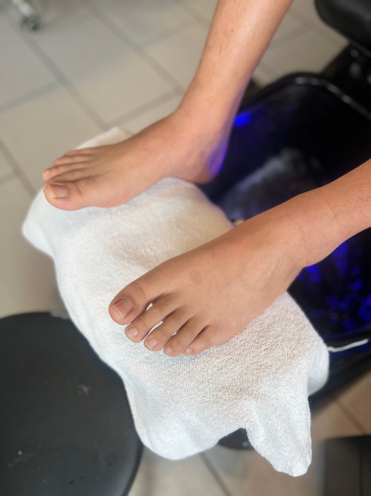 Men’s Pedicure (no Polish ) at Nailboggled By Jess in Milwaukee, WI