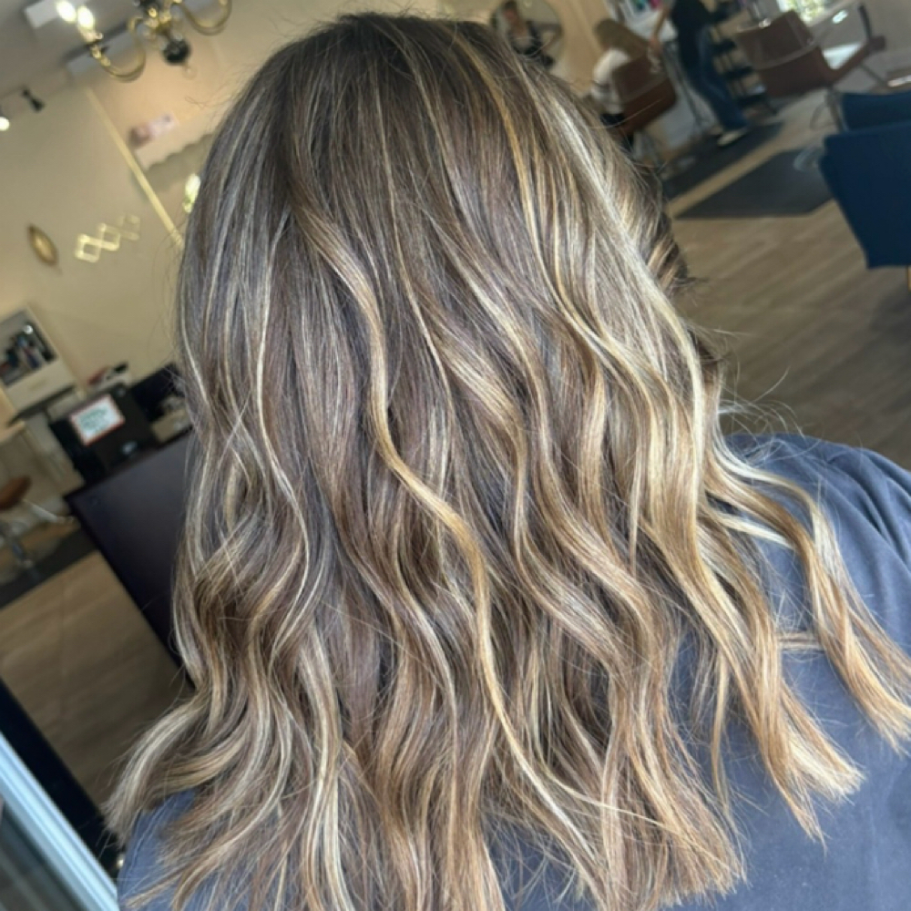 The Blonde 💛🌻Oct.19-Nov.25 at AK Styles (Cameo Salon) in Lexington, SC