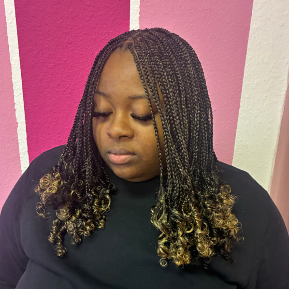 Small/Smedium Knotless Bob at Ti X Couture Braiding Services in Waco, TX