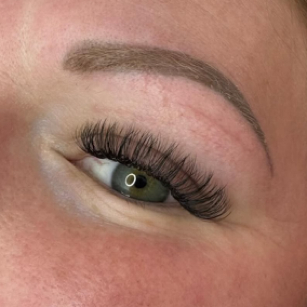 Hybrid Full Set at LashesbyNelaa in Bowling Green, KY