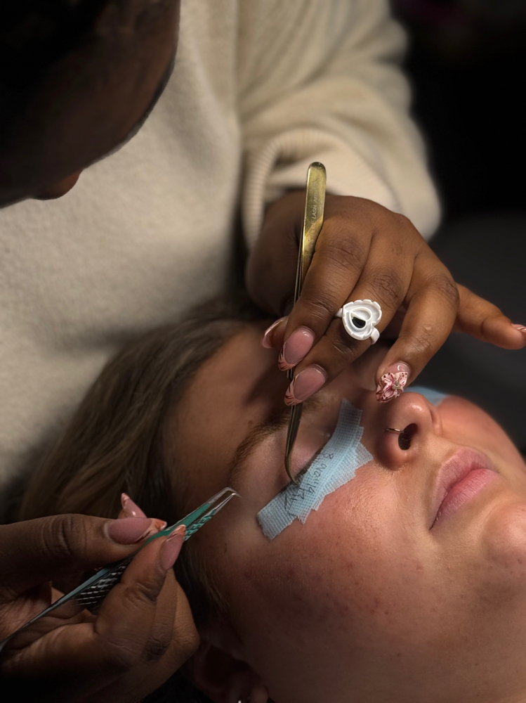 Lash Allergy Testing With Meghan