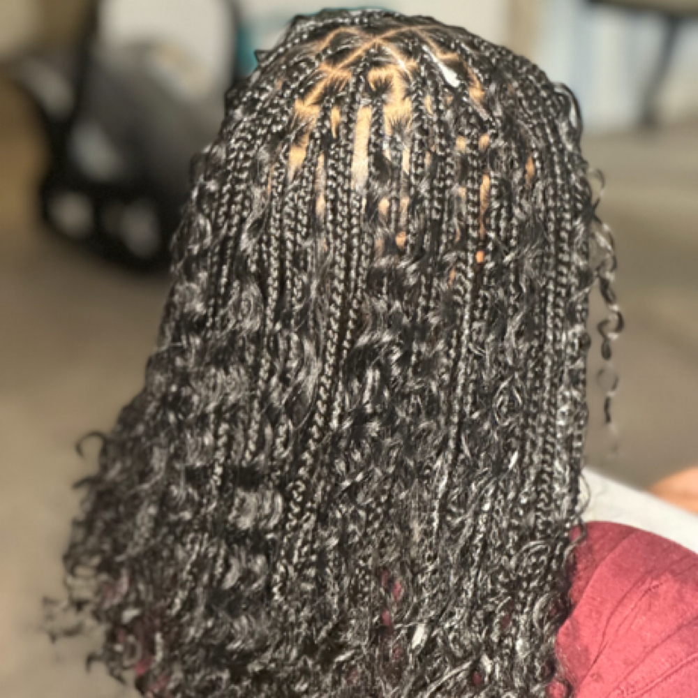S/medium Knotless Bob at Legendary Stylez in Charleston, SC